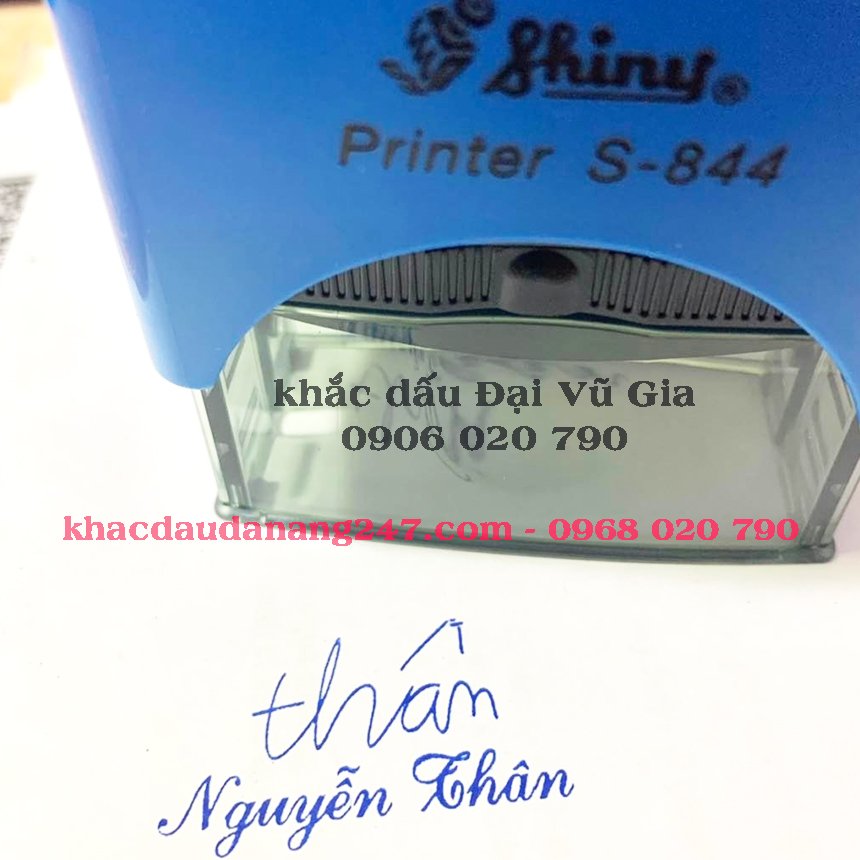 Khắc dấu tên đúng cam kết đôi bên.